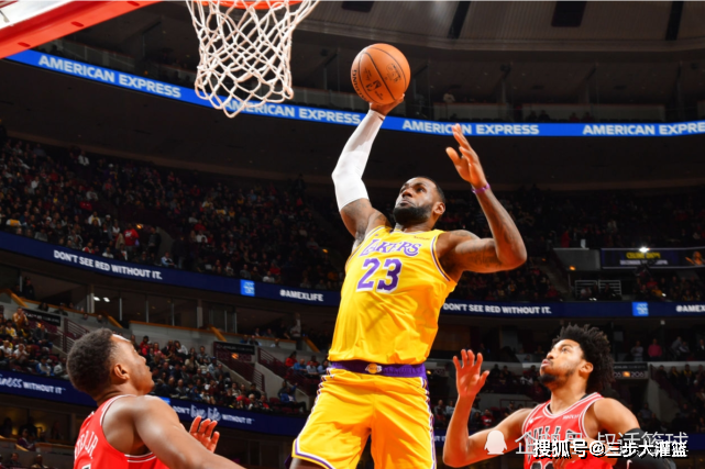 中欧体育- 门兴格拉德巴赫主场沦陷，防守漏洞引发高层震怒  